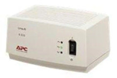  LE600I - APC Line-R 600VA - Automatisk spänningsregulator - AC 220/230/240 V - 600 VA - utgångskontakter: 4 - beige