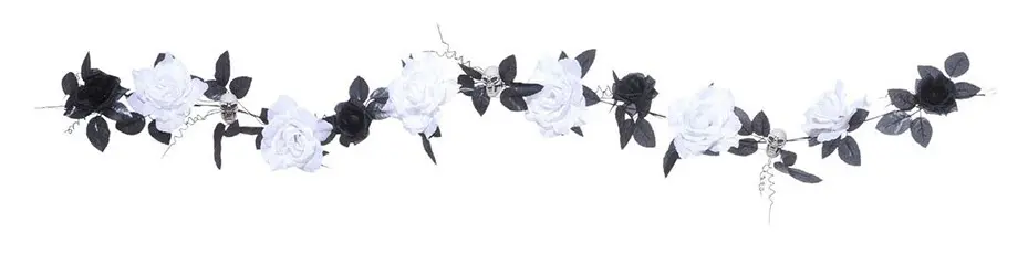 Girlang med dödskallar, vita blommor och skimrande ljus