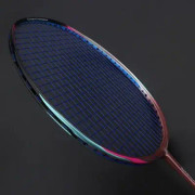 8u 65g professionell kolfiber badminton-racket raquette superlätta flerfärgade racketar