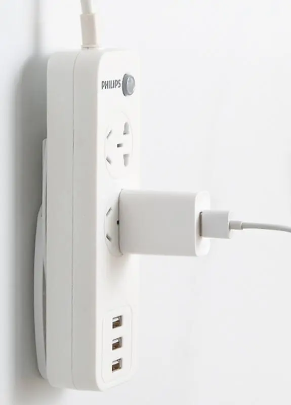 Väggmonterad plug-in line board limhållare utan perforering installera bottenplatta