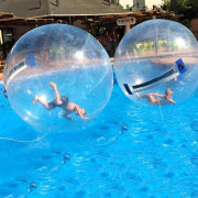 1,8 m vattenrullar Uppblåsbar gå på vattenboll för simbassäng Flytande människa inuti Dancing Ballong Running Zorb Balls