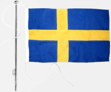 Flaggpaket med båtflagga Adela Original, Sverige, marinpolyester (170 g / m²), 70 x 44 cm + flaggstång Ø25 mm, 75 cm i rostfritt stål