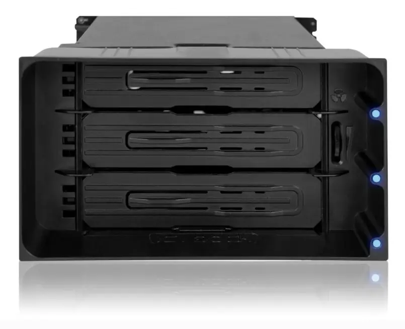 ICY DOCK 3-Bay 3.5" Dockiing Enclosure
