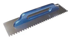 Haromac Swiss Glättekelle 8 x 8 mm - rostfria blad 500 mm x 130 mm med trähandtag 10551008