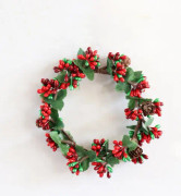 6pcs Christmas Candle Holders with Berry Pinecone Candle Ring,