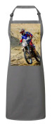 Premium Köksförkläde Grå Motocross i Sand Desert Motorcycle Race