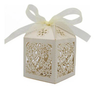 100 Pack Love Heart Laser Cut Bröllopsfest Favor Box Godispåse