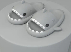 Sharktofflor halkfria duschbadtofflor mjuka sommarsandaler för flickor och pojkar nya