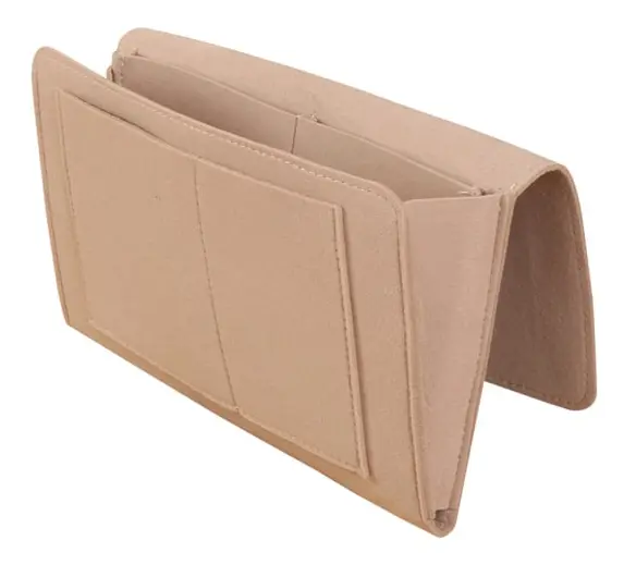 (beige) Bärbar förvaringsväska i filt vid sängkanten