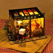 CQBB Fem bra hus DIY House Miniatyr presentinredningsbyggare