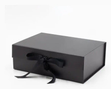 Presentask med lock 28*21*9.5cm med band och magnetisk stängning