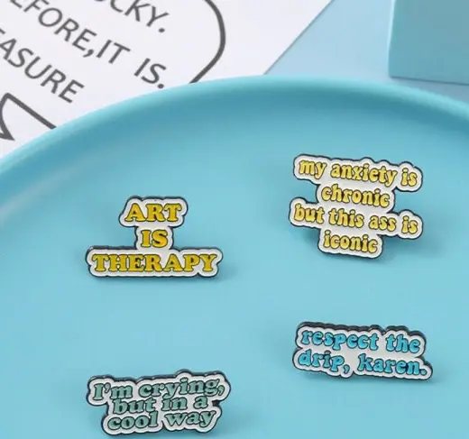 Roliga emaljstift Lapel Pin 4 4 4