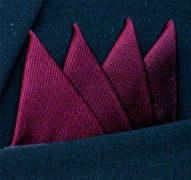 Färdigvikt bröstnäsduk Fyrspets FN060 Vinröd