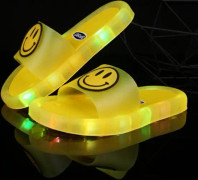 Barn LED-ljus sandaler Baby Luminous sandaler Sommar strandskor halkfria promenadsandaler
