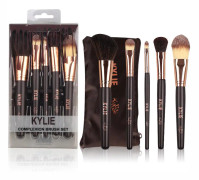 Kylie Complexion brush set 5 st. sminkborstar i förvaring