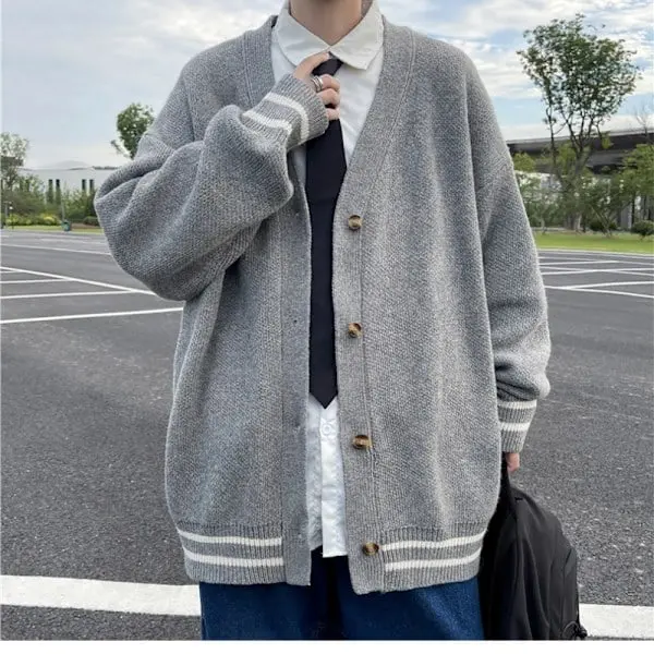 2024 Brittisk Retro Cardigan Tröja Ny Koreansk Harajuku Akademisk Stickad Tröja Pullover Hip Hop Streetwear Lös K Topp 2201grå 85-95KG 3XL