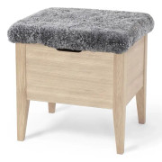 Torkelson, Klinte bänk 45 cm vitoljad ek med äkta fårskinn
