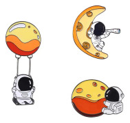 Söt Emalj-Nålset med Cartoon Astronaut Planeter Äventyr Romantiska Mönster Broschnålar för Ryggsäckar Märken Hattar Väskor Lapelnålar Tillbehör för Kvinnor Flickor