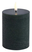 Uyuni - LED pillar candle - Pine green, Rustic - 7,8x10,1 cm (UL-PI-PG78010)