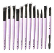 BY BEAUTY BAY Set med 12 svarta och lila ögonborstar