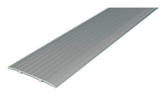 TRÖSKEL 100MM RÄFFLAD SILVER 300CM LIMMONTERING | Beijerbygg Byggmaterial