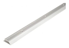 NIVÅLIST 8X32MM RÄFFLAD SILVER 100CM INKLUSIVE SKRUV | Beijerbygg Byggmaterial