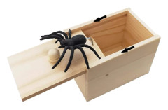 Spider Prank Scare Box, Funny Wooden Scare Box, Handmade Funny Prank Toy, Practical Spider Box Prank Joke Gift Toy for Kids Adults
