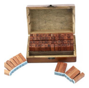 Vintage Alfabet Gummistämpelset - 70 Delar med Bokstäver, Siffror, Symboler - Kompatibel med Trälåda (Slumpmässiga Färger)