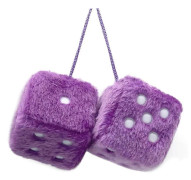 Ett par retro fyrkantiga spegelhängande fluffiga plyschtärningar med prickar kompatibla med bildekoration (lila)