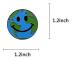 Grön Glad Jord Ansikte Emaljnål Earth Day Smiley Faces Jacka Slagnålar Metall Brosch Märken Miljöaktivist Tillbehör