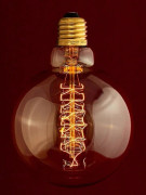 /NN/ Glödlampa Industriell 95mm Rund Form med Spiralfilament. 40W E27 ES Skruvfattning med Amberfärgat Glas 2200K (Stor 95mm Bredd)