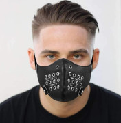 Svart ansiktsmask i konstläder med perforerade ringar & spikes