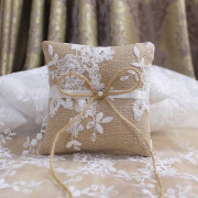 ringkudde, broderad ringkudde, bröllopsringkudde, ringkudde, 15 x 15 cm, bröllop, ringkudde, vintage, jutespets, bröllopsringkudde