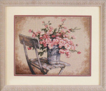 Broderikit Dimensions "Rosor på vit stol" 36x28 cm