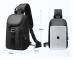 Fashion Sling Bag med USB-port Axelväskor för Män Bröst