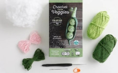Crochet Your Veggies Amigurumi Kit Peapod: 9780764370519