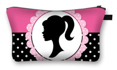 Barbie Prinsessa Kosmetikväska Barbie Tryckt Polyester Clutch Europeisk och Amerikansk Bärbar Stor Kapacitet Förvaringsväska för Kvinnor