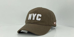 Dotpet Hat Broderade NYC Bokstäver Justerbar Baseballkeps För Män Och Kvinnor (Brun)