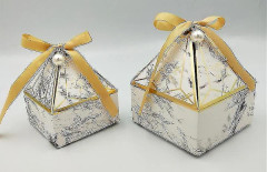 Presentförpackning Bröllopstillbehör Fest Karamellask Godispåse Baby Shower Pappers Chokladaskar Bronseringsförpackningsaskar Marble Pearl L 8.5x8.5x10cm
