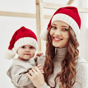 Familjematchande tomteluva, mamma och baby, julstickad mössa, par