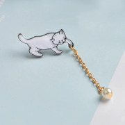 Funny Cat Enamel Pin Brooches for Women Men Hat Animal Pearl Shirt Lapel Bag Cute Cartoon Kitten Badge Jewelry Gift Accessories