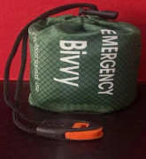 4-pack Vattentät Termisk Nödsovsäck för Utomhusbruk Camping Överlevnad Bivacksäck Orange Grön - Med visselpipa Grön - Med visselpipa 8 st