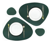 Set med 2 bordsunderlägg och underlägg i PU-läder, gatstensform, värmeisolerande, fläckbeständiga, halkfria (mörkgrön, 2)