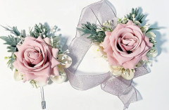 Bröllopsarmband och brudgumsknapphålsblomma i ros, set för brud, brudtärna, man, brudgum, röda bröllopsblommor, accessoarer, baldekorationer (dammig rosa)