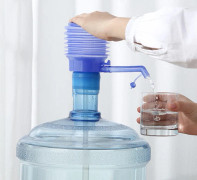 Nytt rent och sanitärt bärbart dricksvatten på flaska Hand Pre 1PC