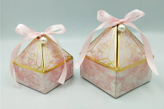 Presentförpackning Bröllopstillbehör Fest Karamellask Godispåse Baby Shower Pappers Chokladaskar Bronsförpackningsaskar Pink Pearl S 7x7x8cm