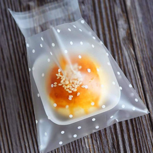 2025 Senaste Modell 200-pack DIY Självhäftande Plast Transparent Godis Kakpresentpåse, 4\" x 4\" Återförslutningsbar Vit Prickig Självförslutande Påse