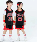 Ny 23/24 pojkar och flickor Bulls 23 baskettröja falska tvådelade barnlagsuniformset set black black (12-14Y)-kids-28