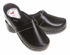 Bekväma slip-on-träskor för män i naturläder. Skor 44