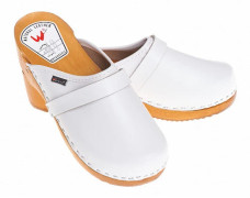 Bekväma slip-on-träskor för män i naturläder. Skor 44